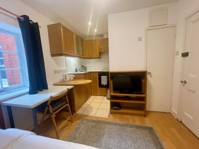 Room Fulham Palace Road in Greater London