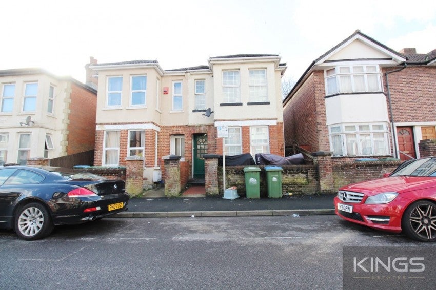 Flat Milton Road in Southampton
