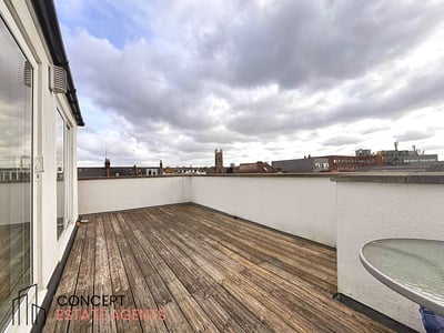 Flat Charlmont Road in Greater London