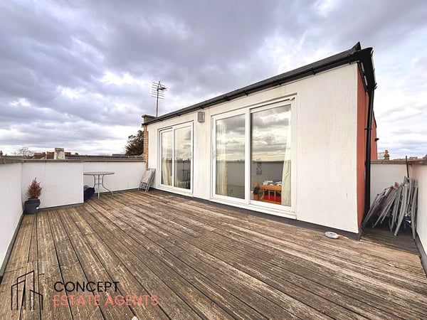 Flat Charlmont Road in Greater London