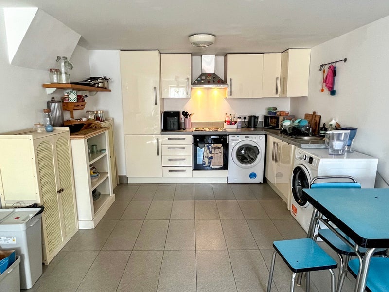 Room Morning Lane in Greater London