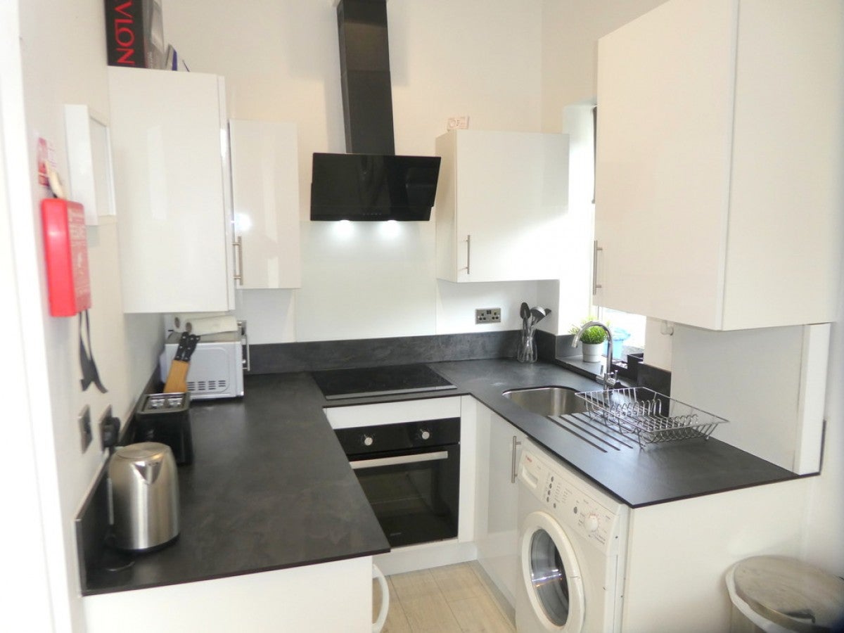 Flat Neston Avenue in Manchester