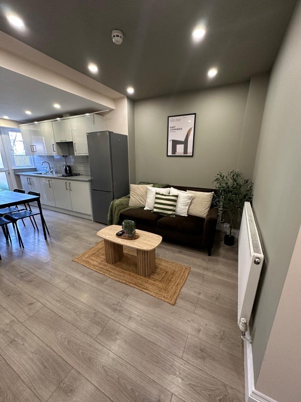 Room Kitchener Road in Ipswich