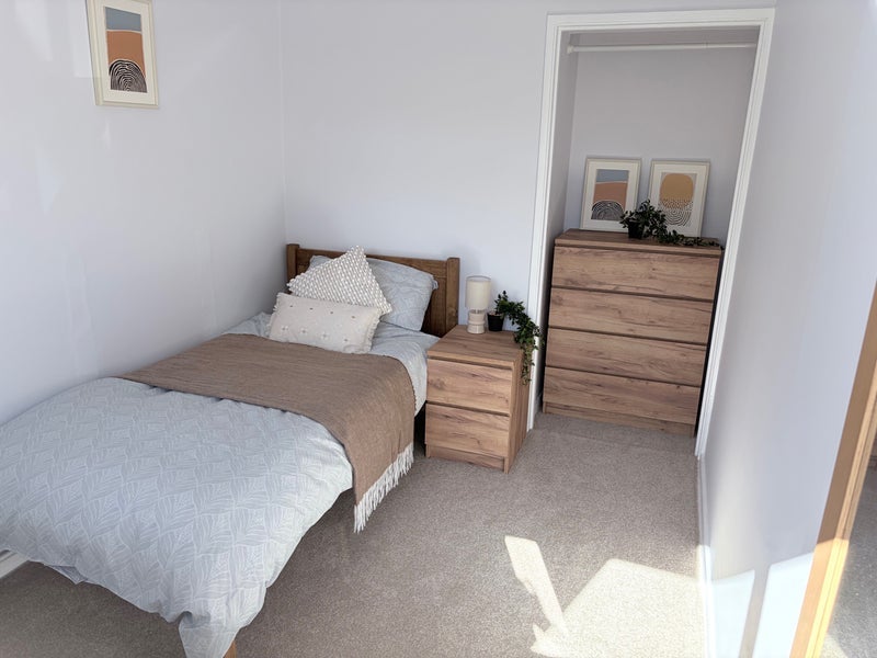 Room Brookside in Crawley