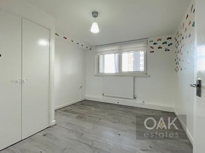 Flat Commerce Road in Greater London