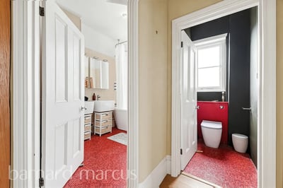 Flat Hazlewell Road in Greater London