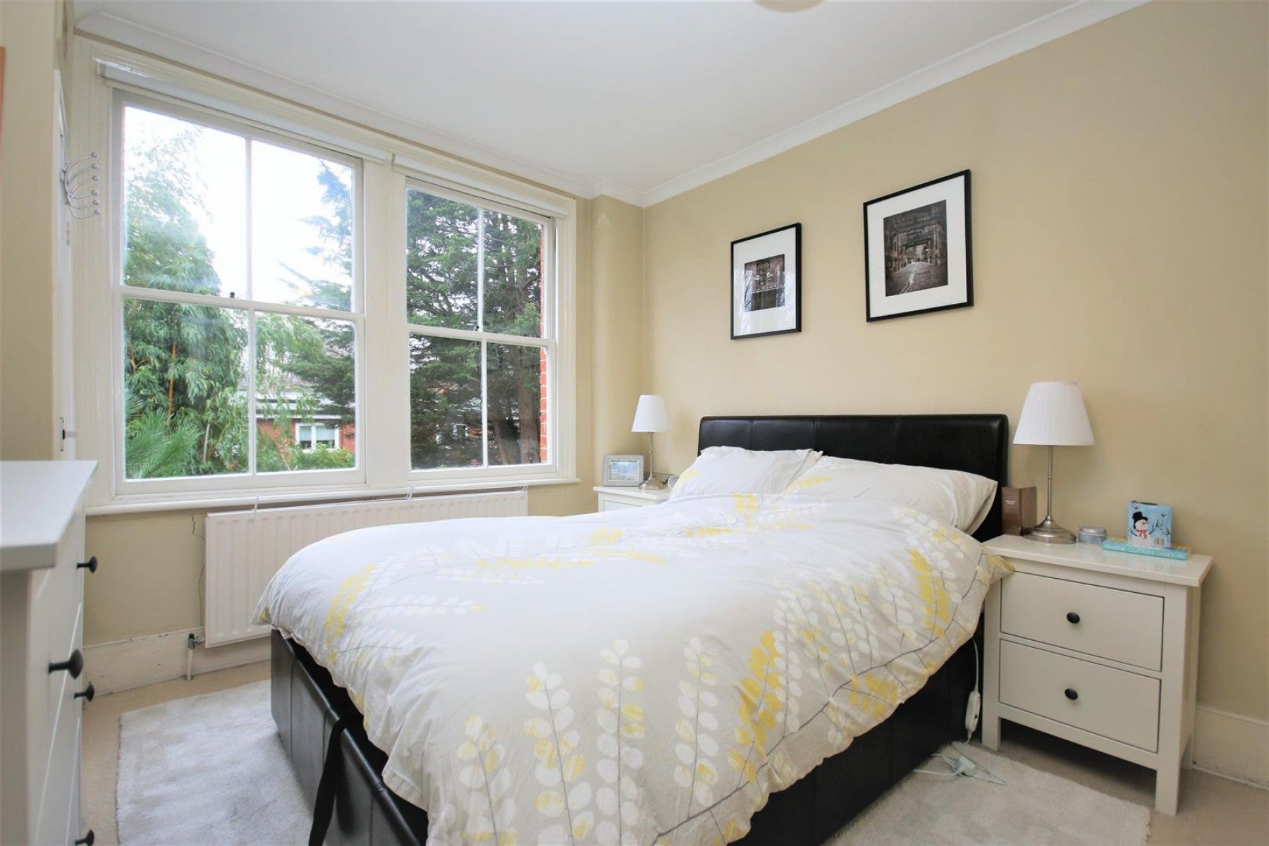 Flat Sotheby Road in Greater London