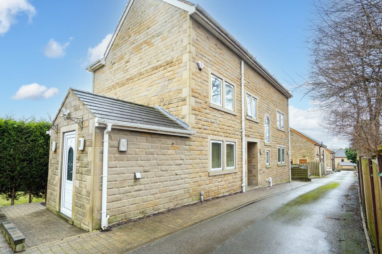 House Carlinghow Hill in Kirklees