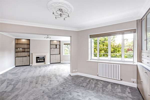 Flat Chester Avenue in Greater London