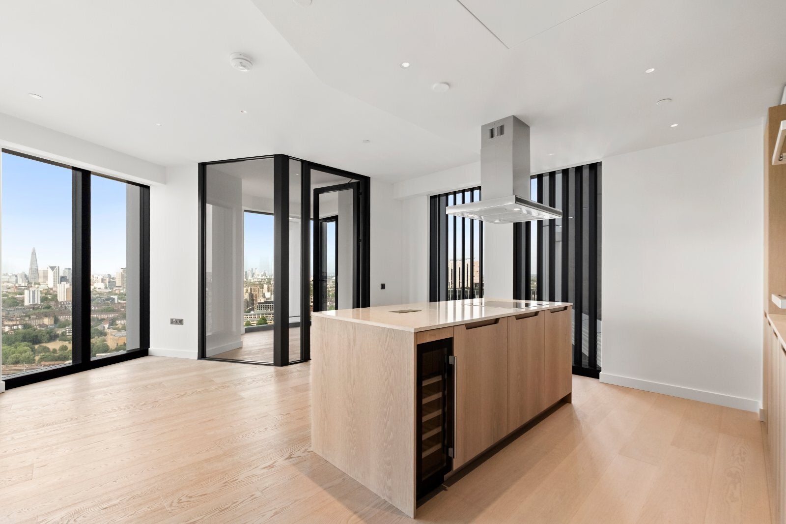 Flat Nine Elms Lane in Greater London