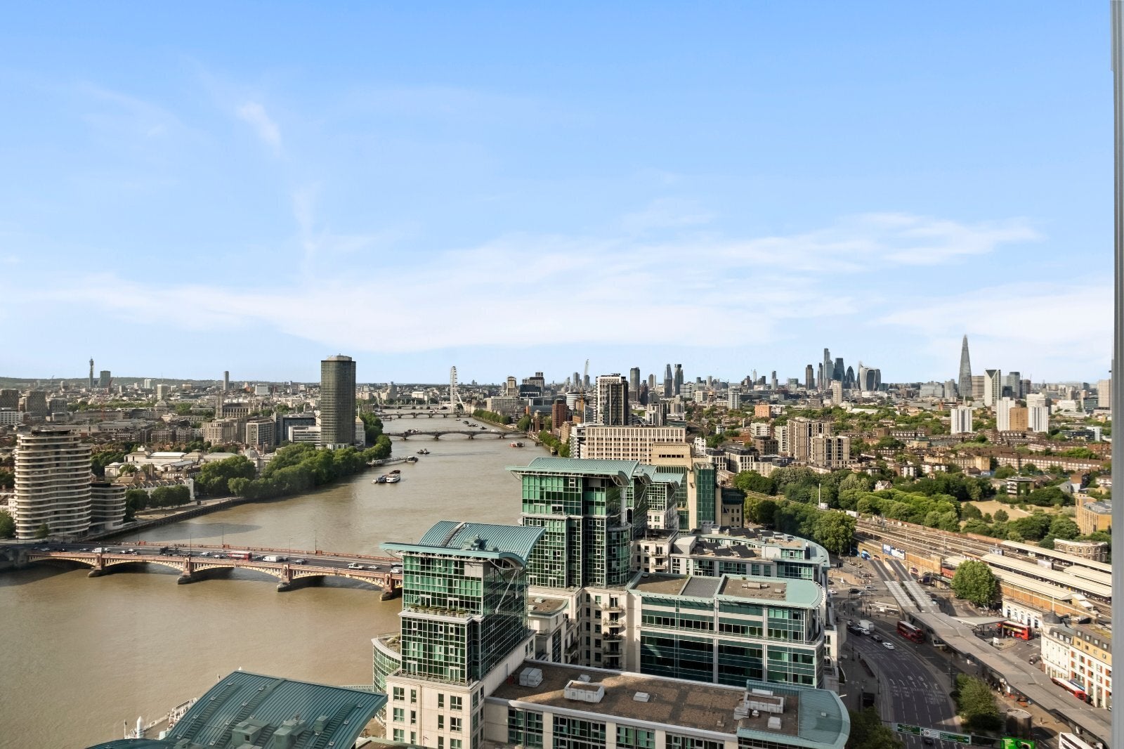 Flat Nine Elms Lane in Greater London