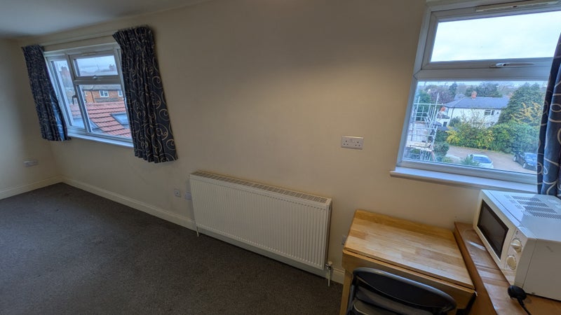 Room Western Avenue in Greater London