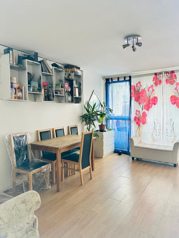Room Westferry Road in Greater London