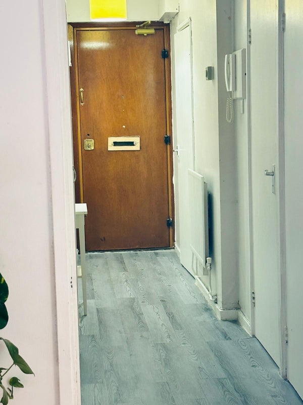 Room Westferry Road in Greater London