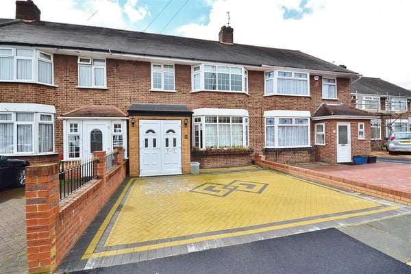 Room Sandringham Close in Greater London