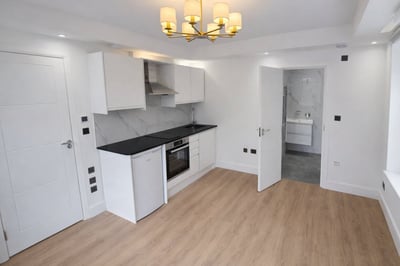 Flat Banstock Road in Greater London