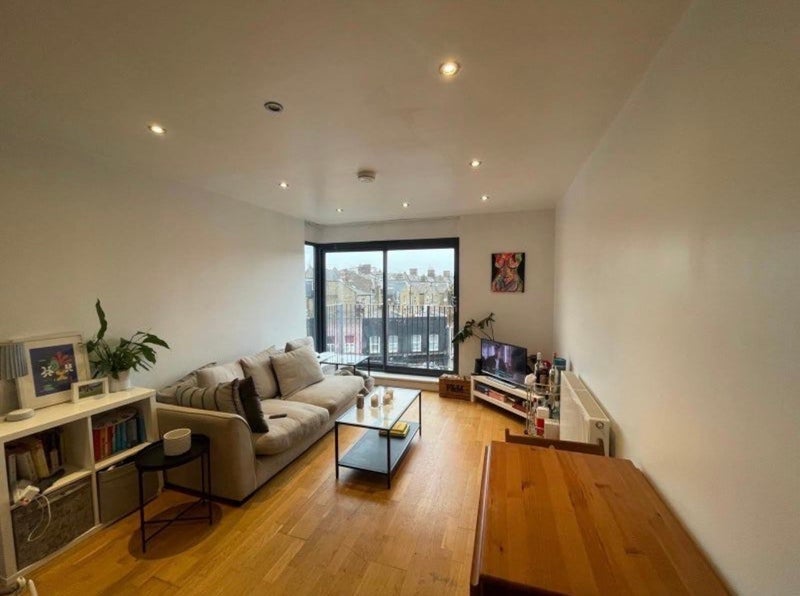 Room Morning Lane in Greater London