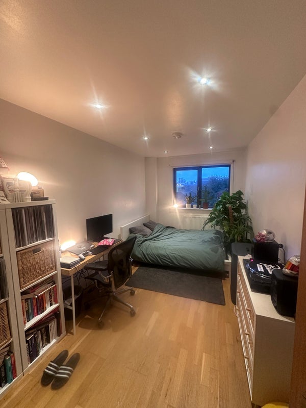Room Morning Lane in Greater London