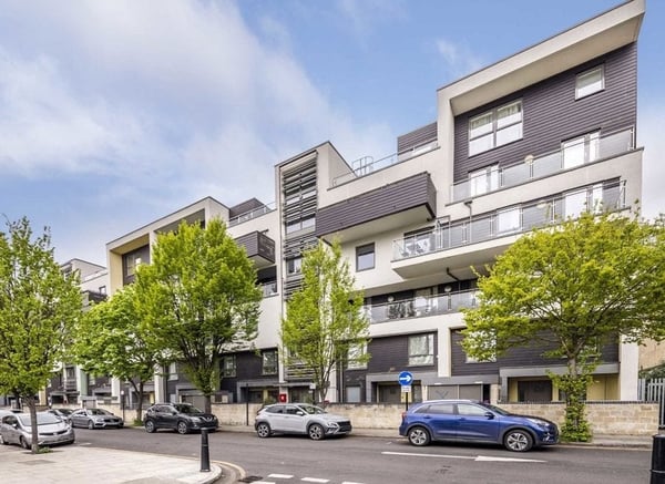 Flat Tiller Road in Greater London