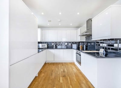 Flat Tiller Road in Greater London