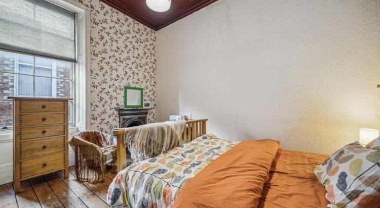 Room Paisley Road West in Glasgow