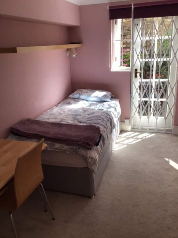 Room Denbigh Street in City of Westminster