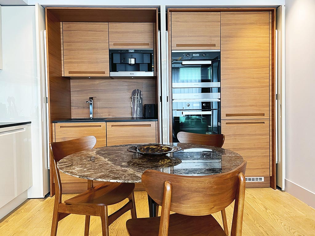 Flat Kensington High Street in Greater London