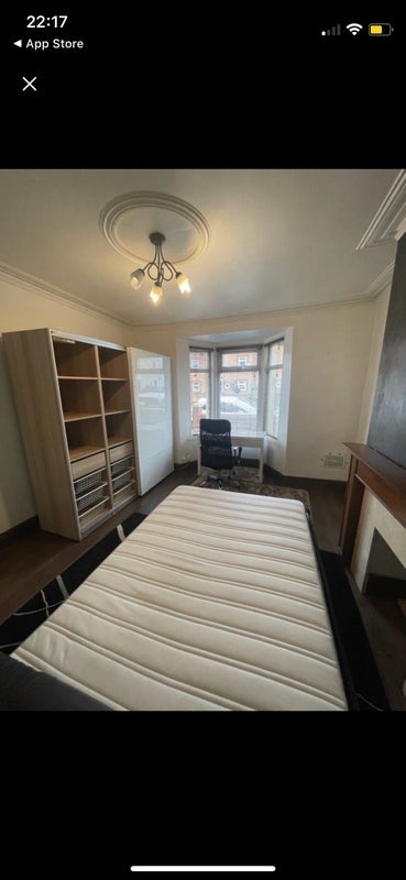 Room Saint Nicholas Road in Bristol