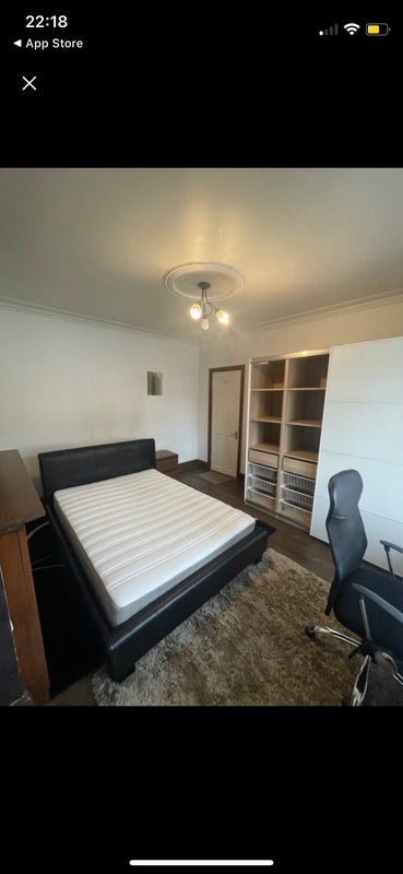 Room Saint Nicholas Road in Bristol