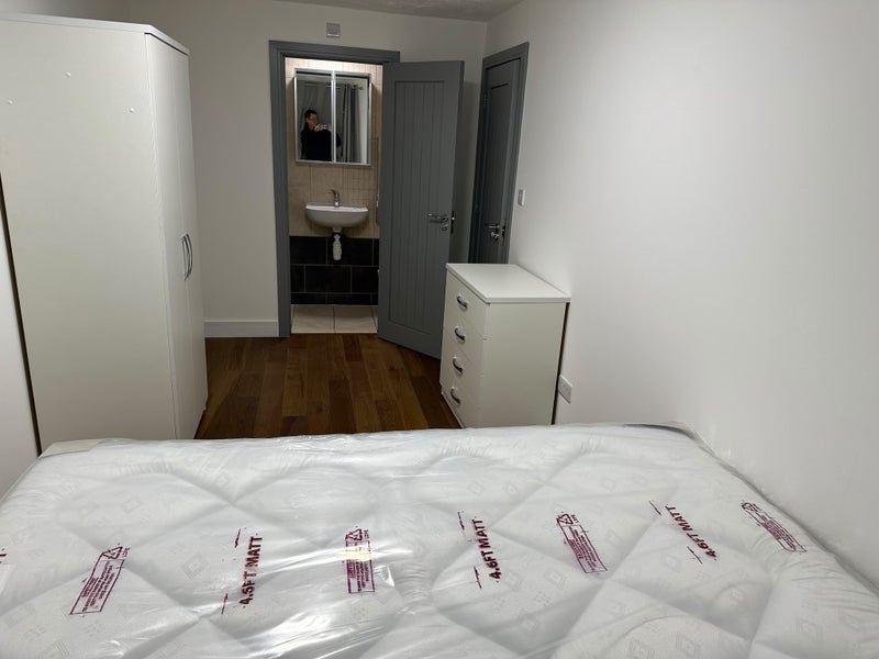 Flat Myers Lane in Greater London