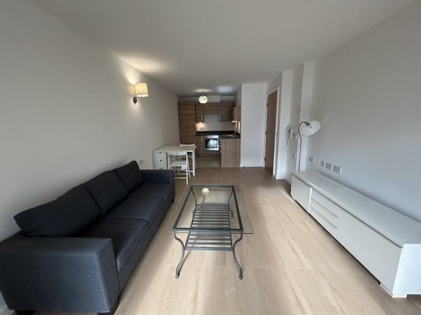 Flat Empire Way in Greater London