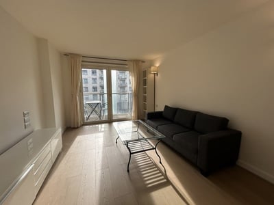 Flat Empire Way in Greater London