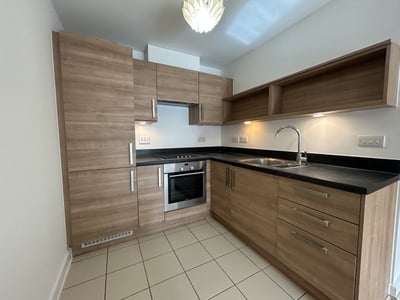 Flat Empire Way in Greater London