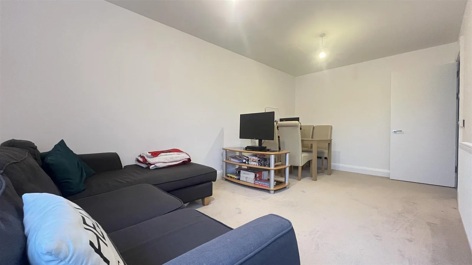 Flat The Spinney in Greater London