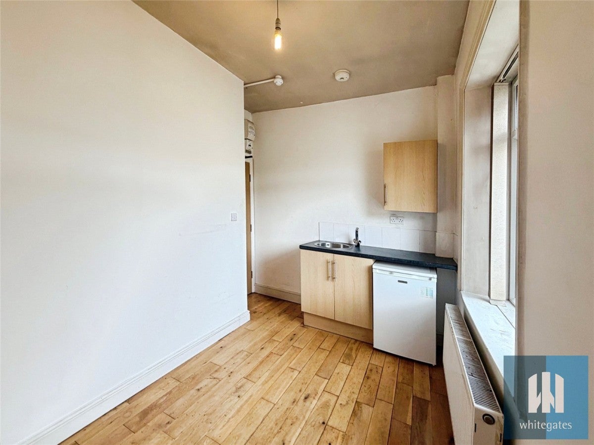 Room Neale Road in Kirklees