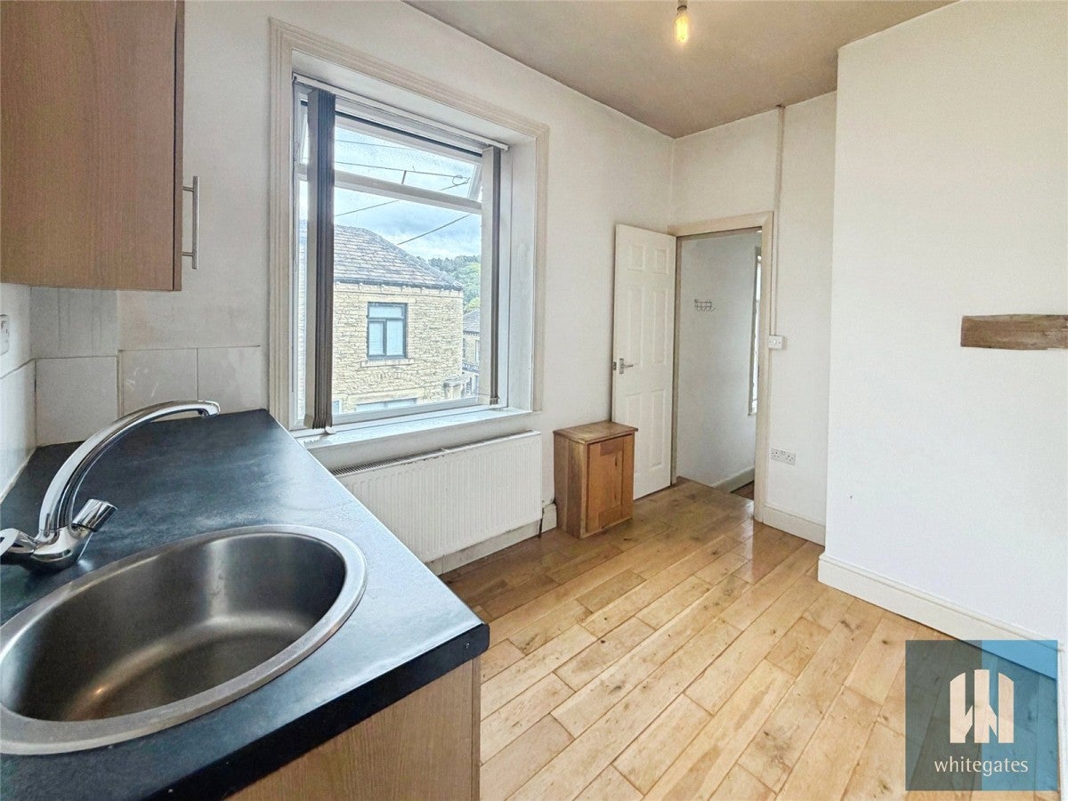 Room Neale Road in Kirklees