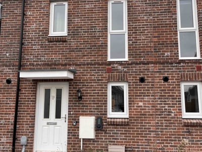 House Mallard Close in Dodington