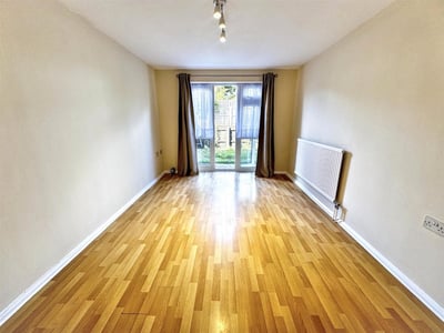 Flat Crownfield Road in London