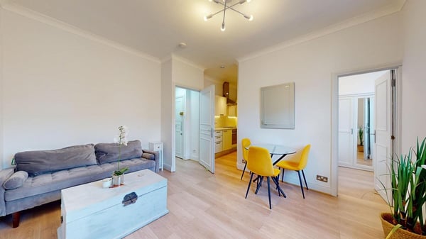Flat Egerton Gardens in Greater London