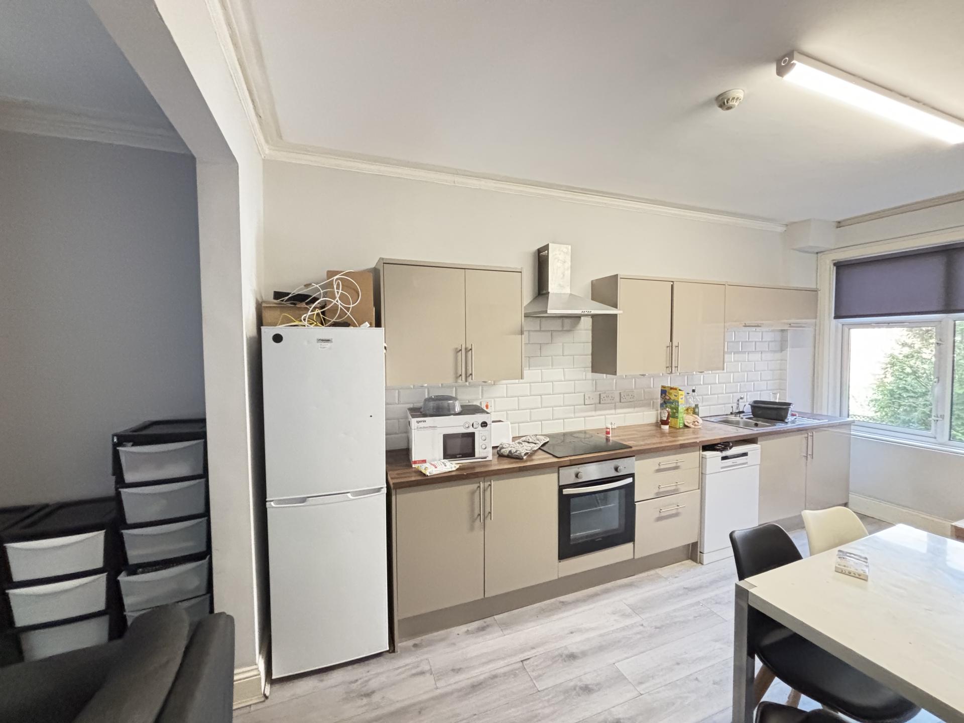 Flat St. Michael's Crescent in Leeds