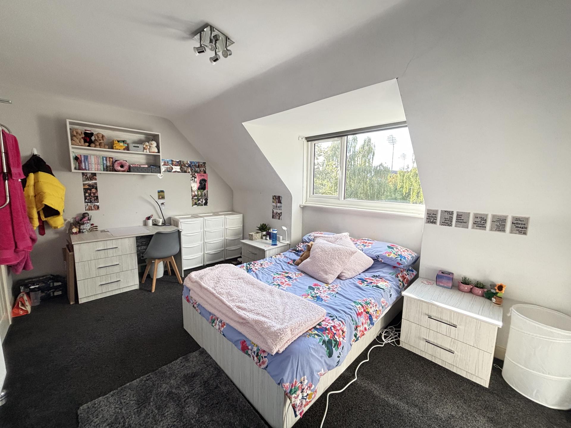 Flat St. Michael's Crescent in Leeds
