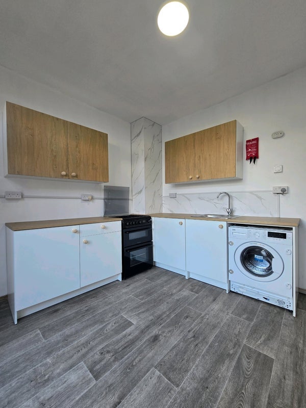 Room Leigh Road in Greater London