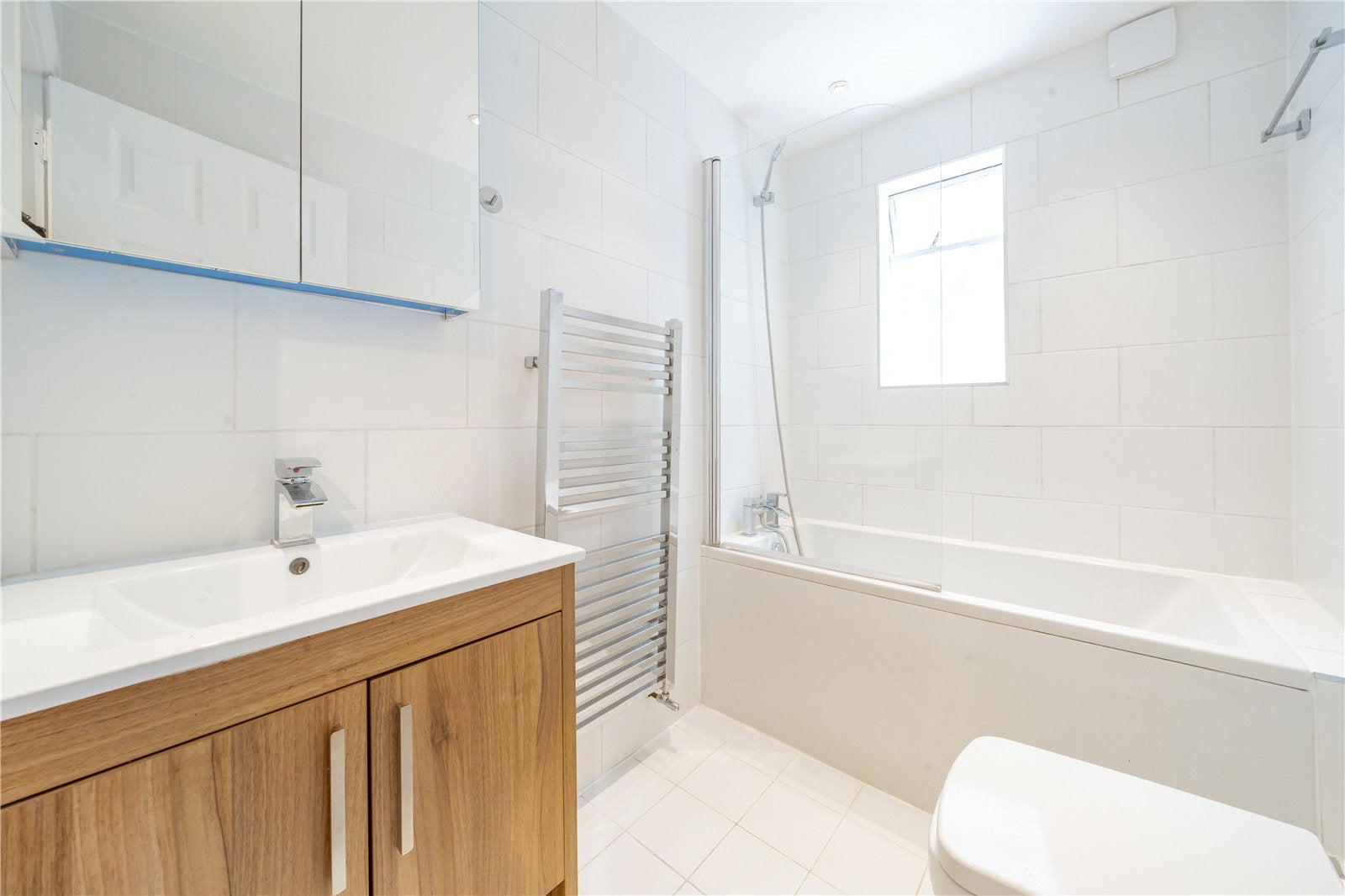 Flat Harvist Road in Greater London