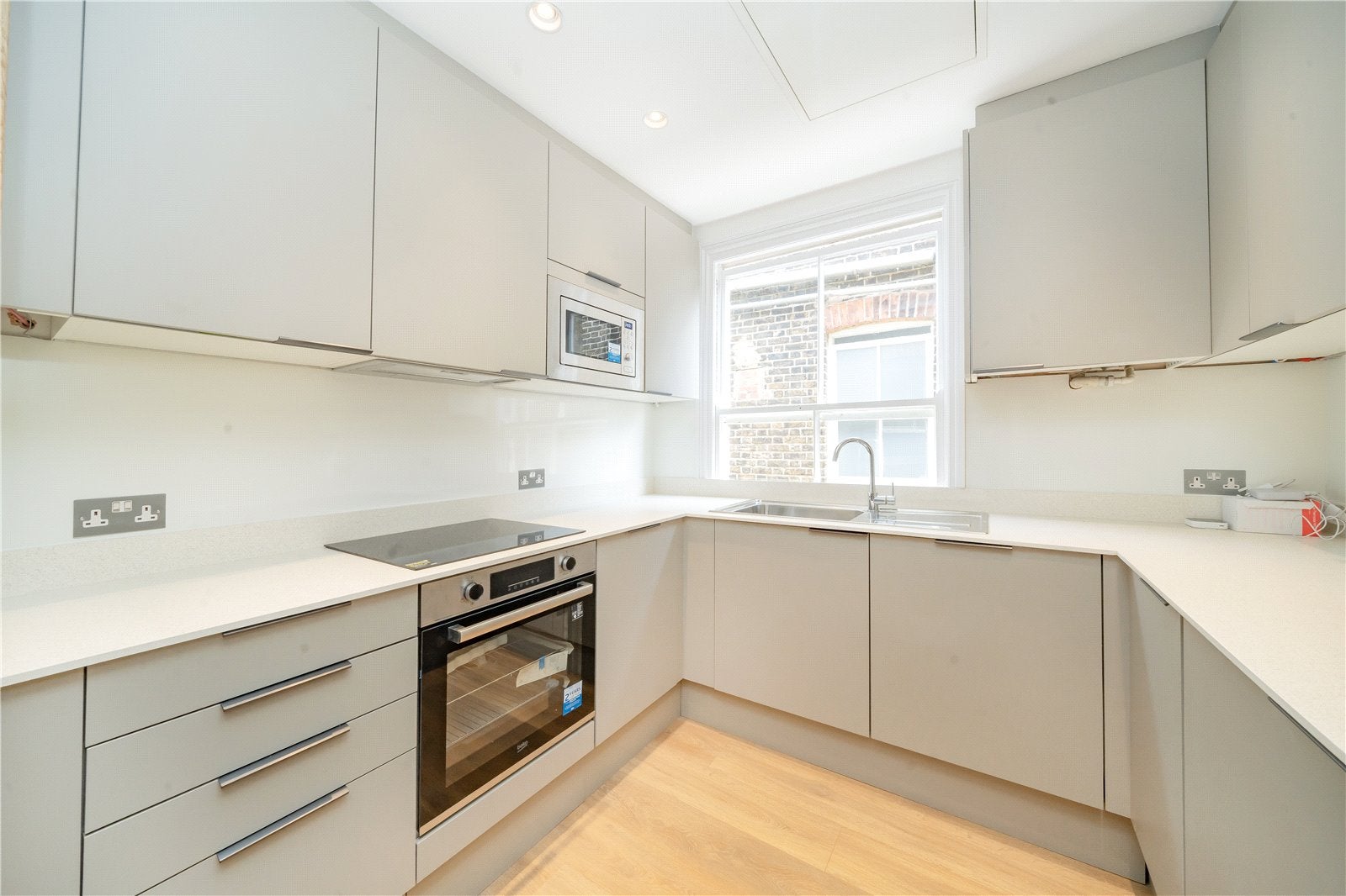 Flat Harvist Road in Greater London