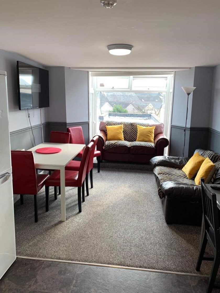 House Uplands Crescent in Swansea