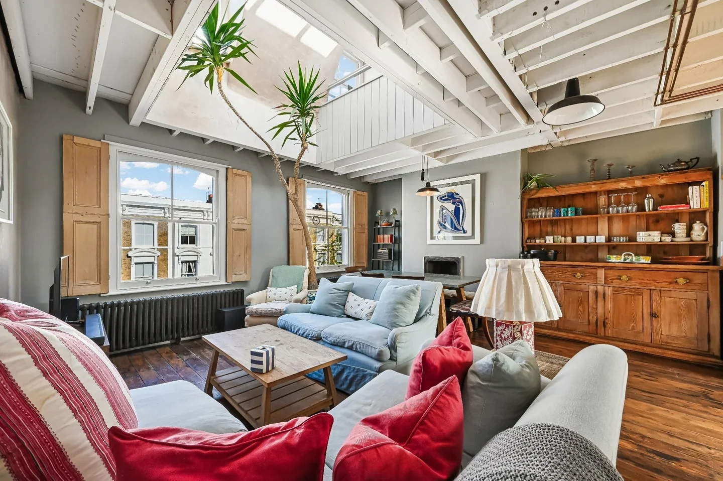 Flat Chesterton Road in Greater London