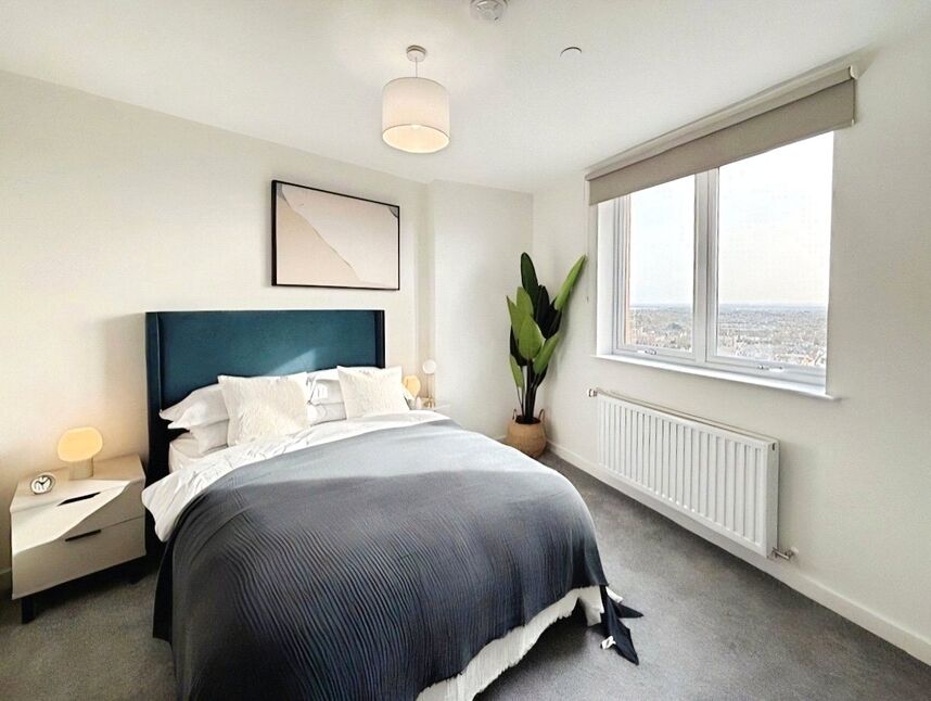 Flat Elmsleigh Road in Borough of Spelthorne