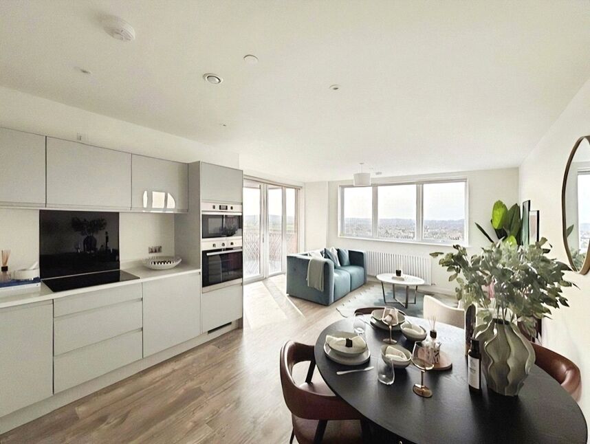 Flat Elmsleigh Road in Borough of Spelthorne