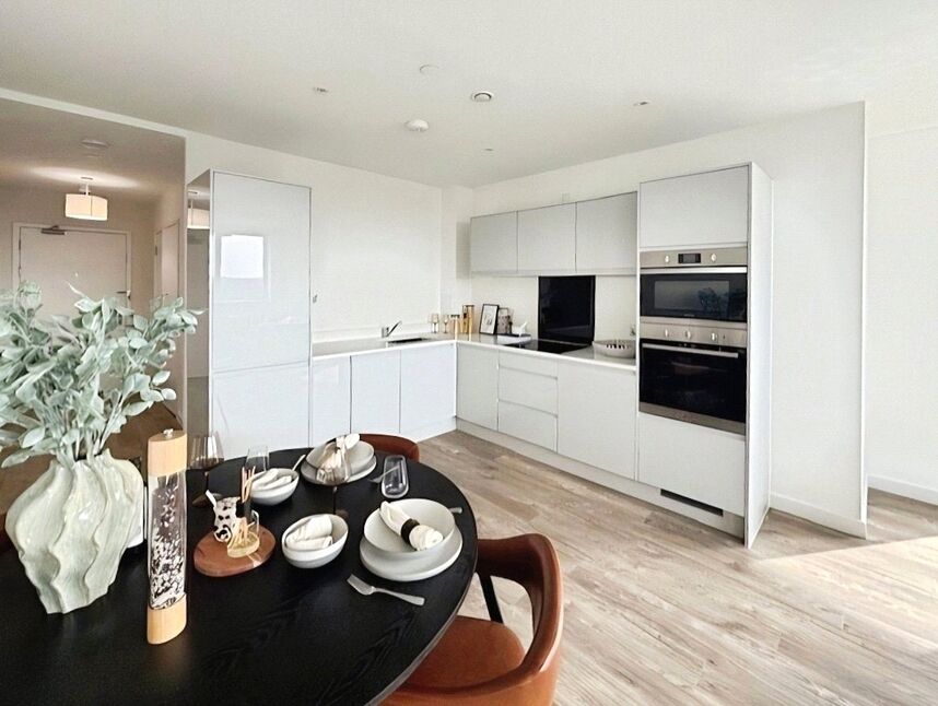 Flat Elmsleigh Road in Borough of Spelthorne