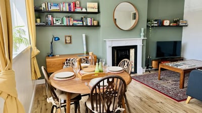 Flat Hollydale Road in Greater London